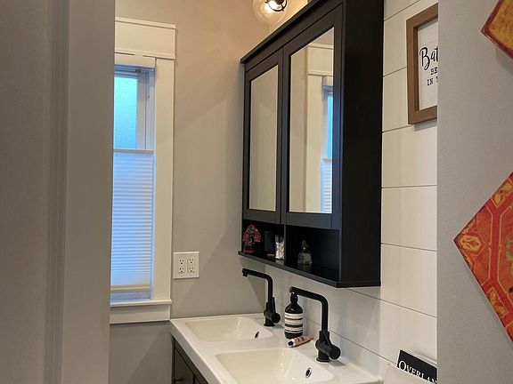 4th image of 4858 W Gunnison St #1