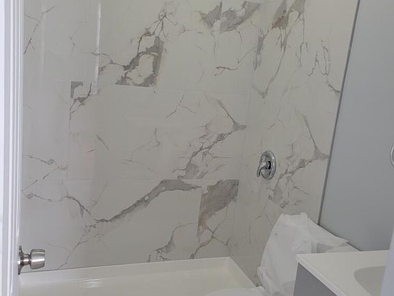3rd image of 335 Clifton Ave #4