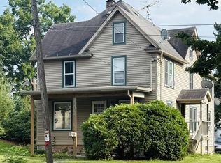 215 E Maple Ave, Beaver Dam, WI 53916