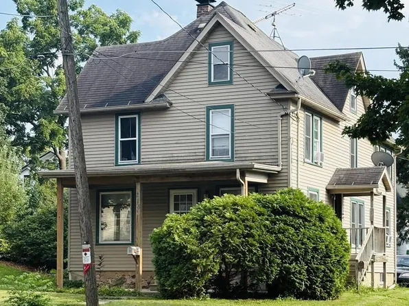 215 East Maple Avenue, Beaver Dam, WI 53916