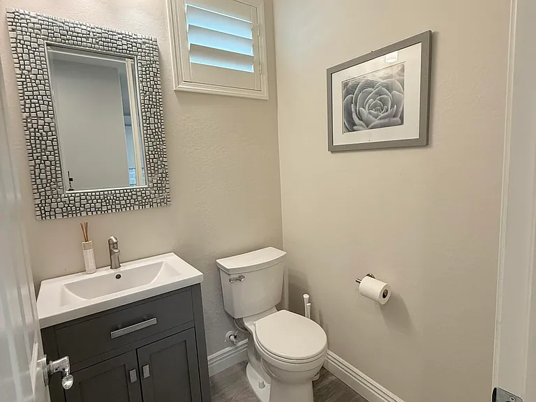 2366 W Gloria Ln — Photo 22