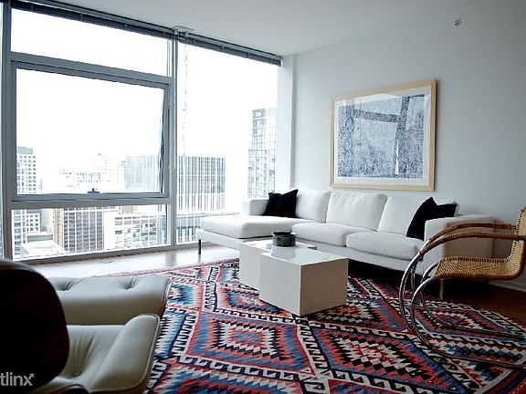 5th image of 206 E Illinois St #1677