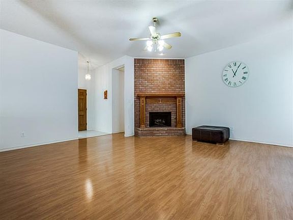 3rd image of 462 Lakefield Dr