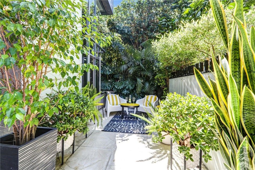 1120 N El Centro Ave APT 5, Los Angeles, CA - View 4