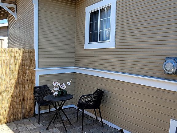 5th image of 1030 Daisy Ave