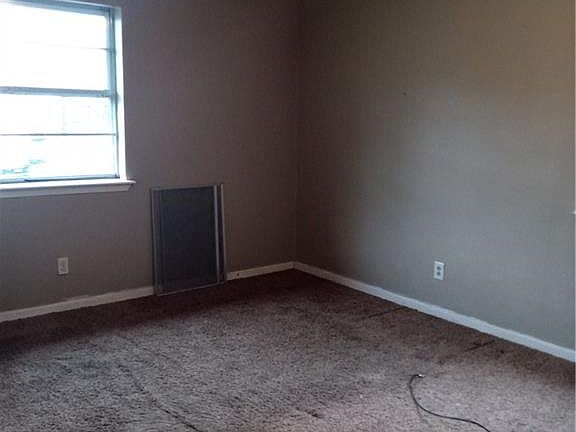 5th image of 704 E Laurel St
