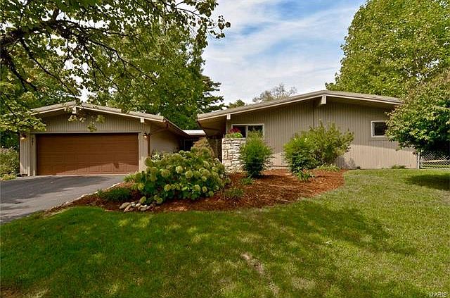 1st image of 261 Horseshoe Dr