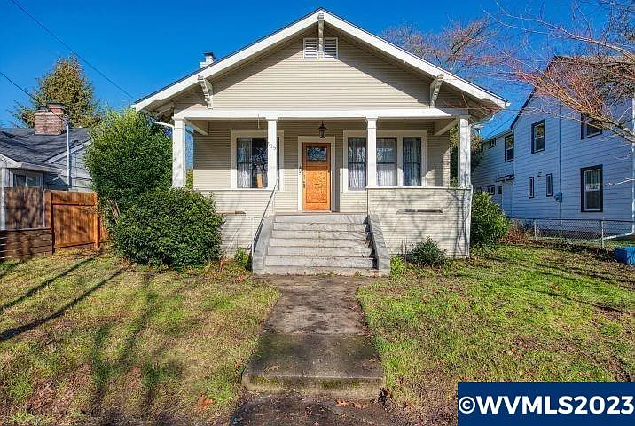 935 Shipping St NE photo 1
