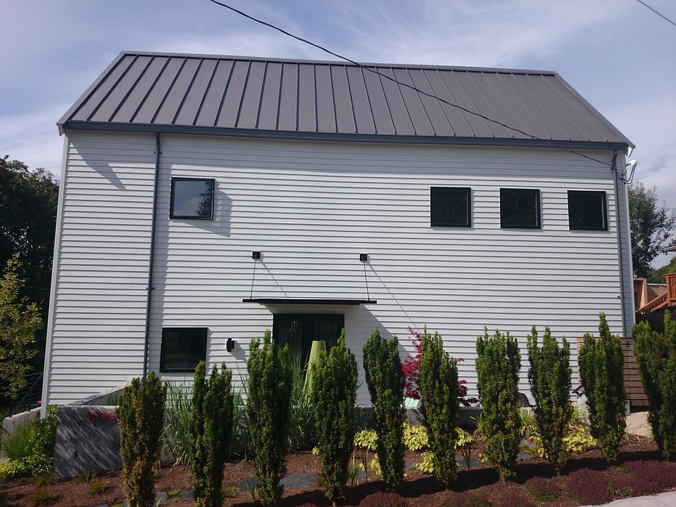 2nd image of 3000 E Olive St