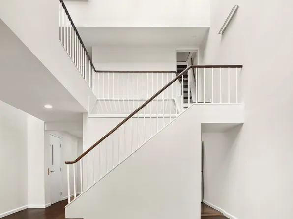 240 East 67th Street image 3 of 10