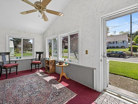 5th image of 302 Bacon St