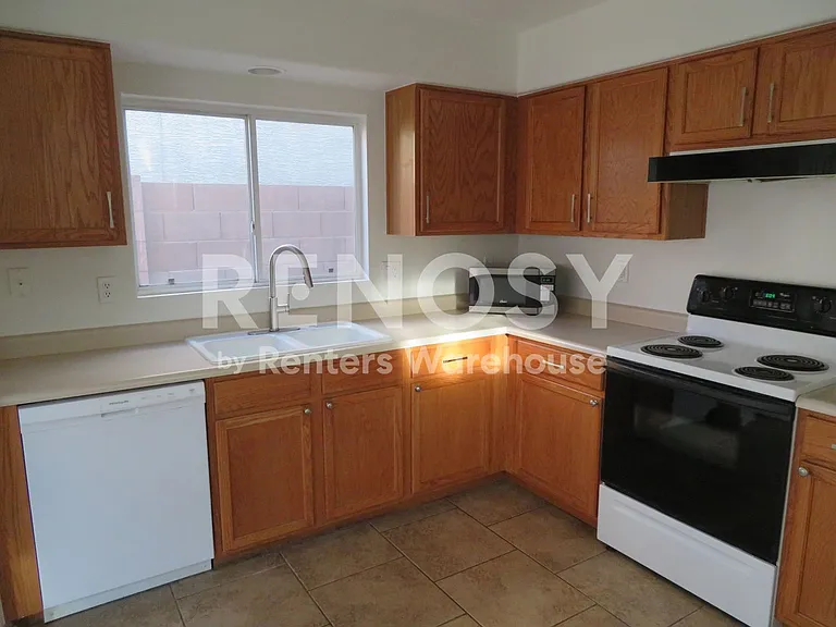 17606 N 17th Pl #1120 — Photo 3