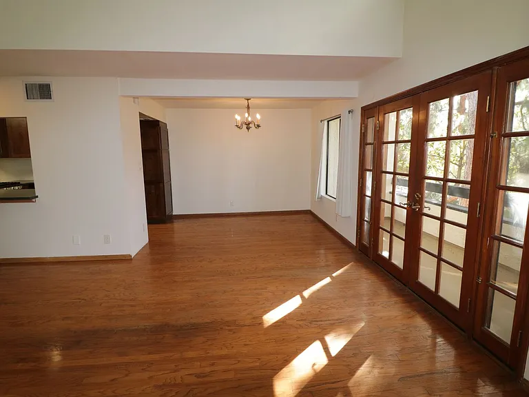 4425 Whitsett Ave #213 — Photo 12