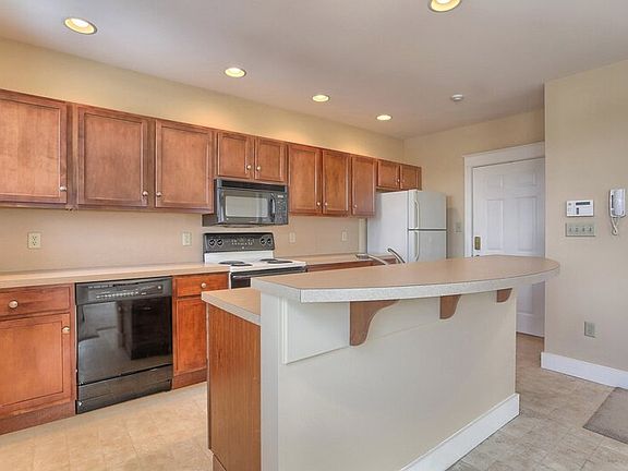3rd image of 353 W King St #2