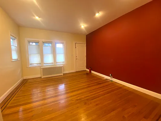 Rented by MQ Realty LLC | media 4