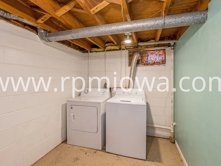221 SW Scott St — Photo 10