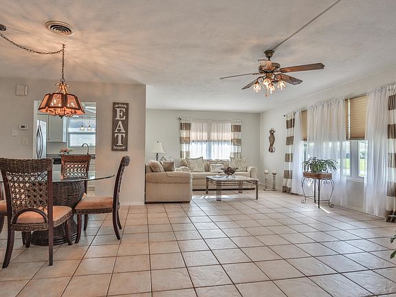 5th image of 31 Briggs Dr