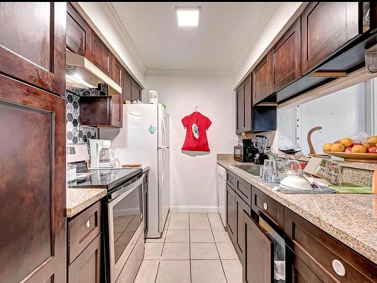3005 Walnut Bend Ln #15 — Photo 14