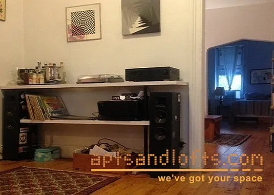 Rented by aptsandlofts.com | media 2