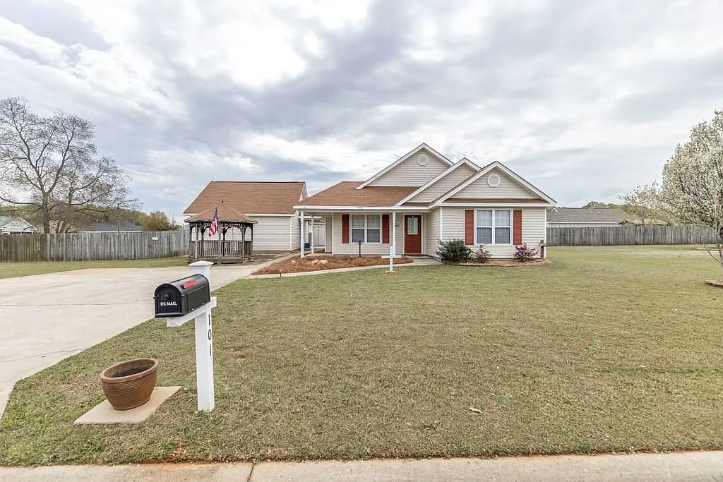101 Brittland Dr photo 1
