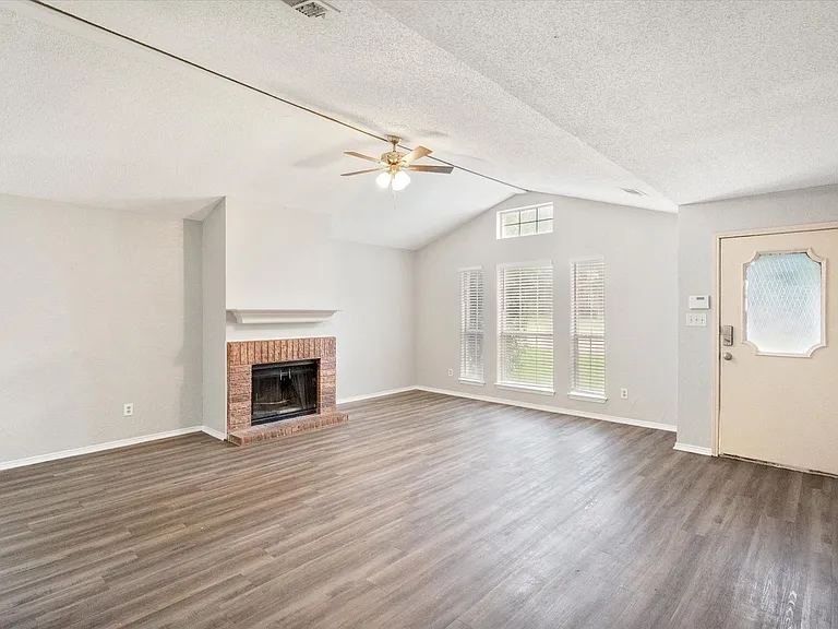 1217 Hidden Creek Dr — Photo 8