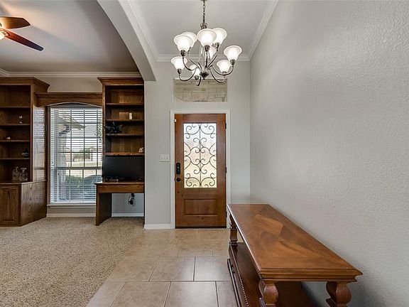 3rd image of 4025 Hackberry Cir