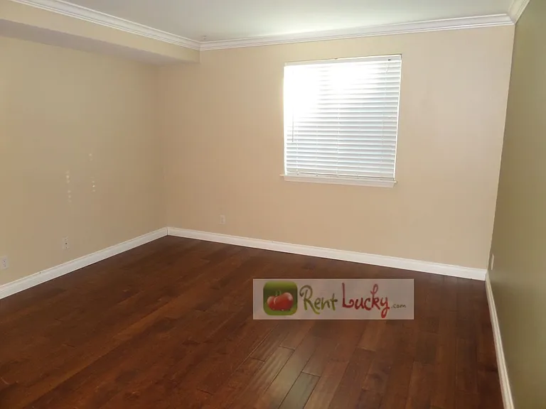 300 10th Ave #B101 — Photo 6