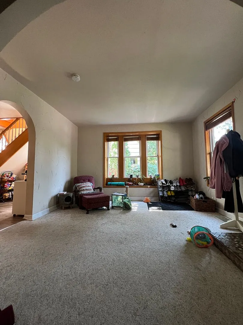 5 Bedroom House Steps from UW-La Crosse — Photo 3