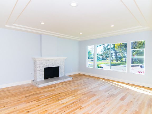 3rd image of 3714 Lotus Dr