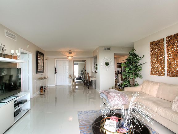 4th image of 117 NW 42nd Ave APT 1413