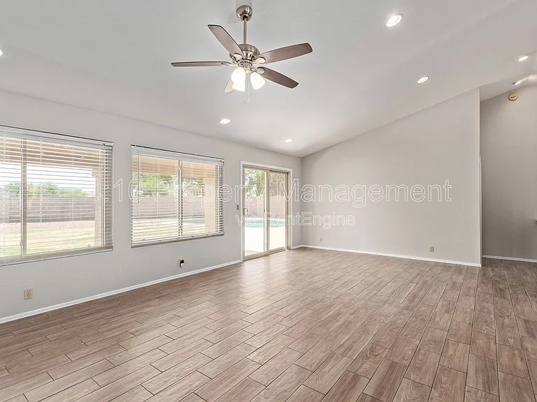2381 W Redwood Dr — Photo 6