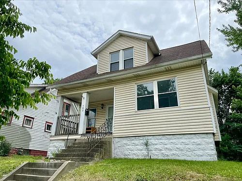 580 Baird St Photo 1