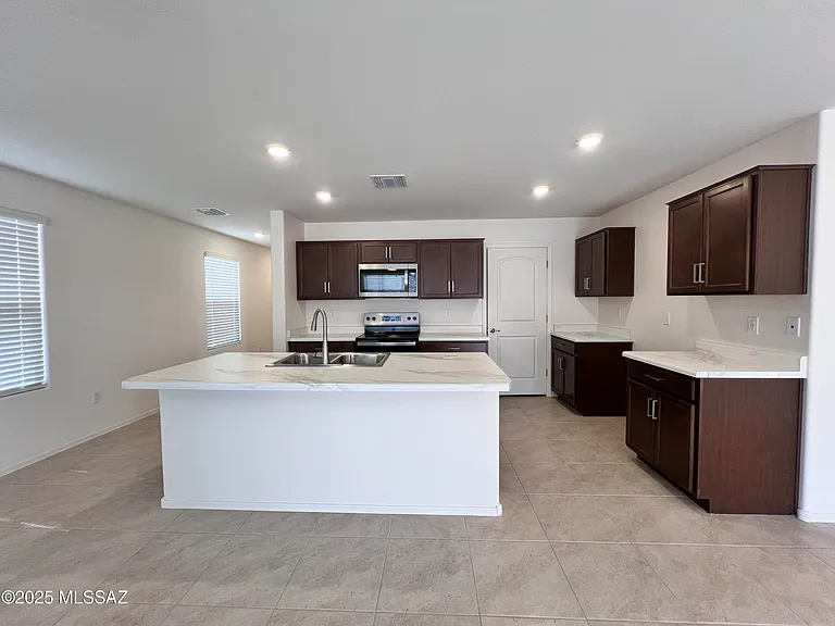 11977 E Chamrod Dr — Photo 6