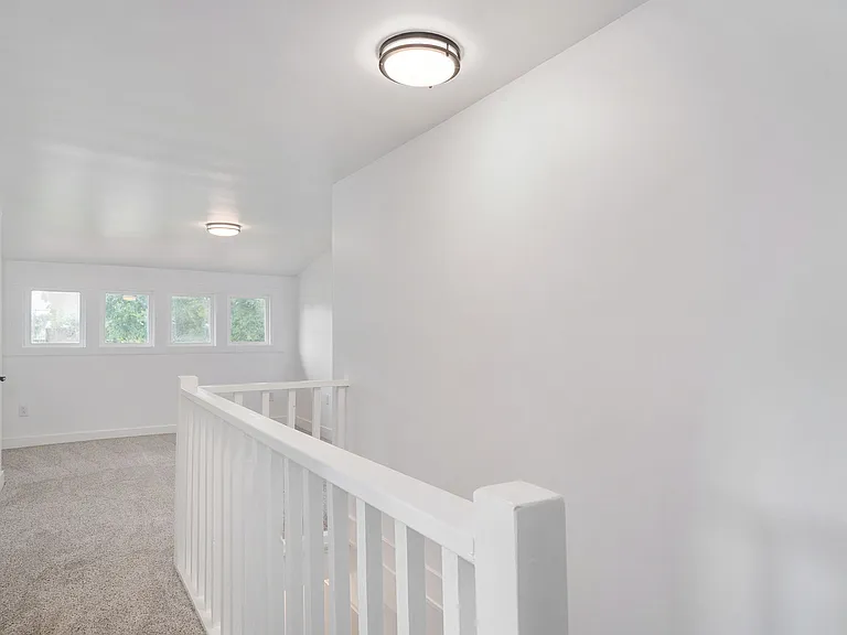 412 E Walker St — Photo 14