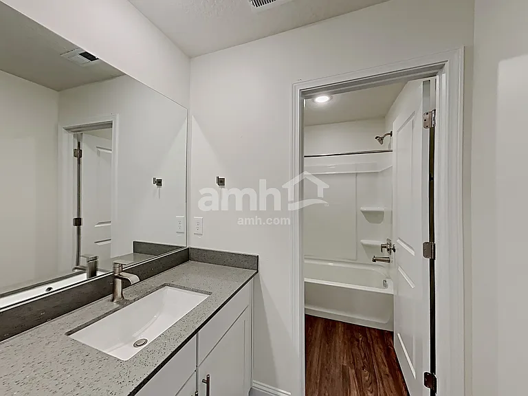 1436 E Allen Ln — Photo 12