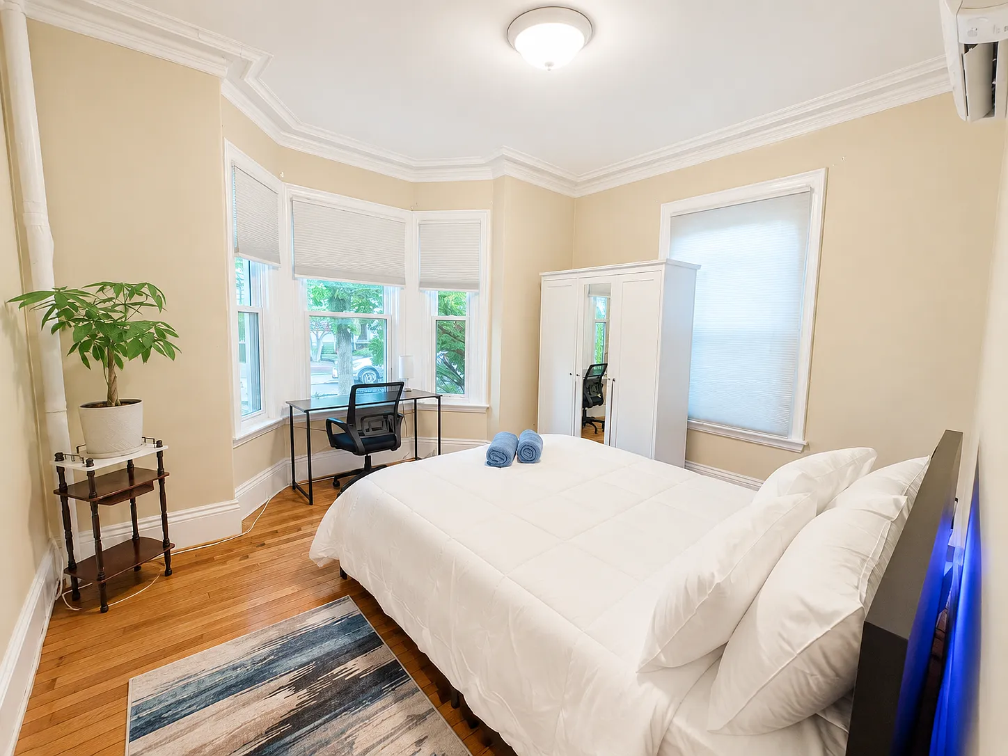 3 bed, $4,000 — Photo 4