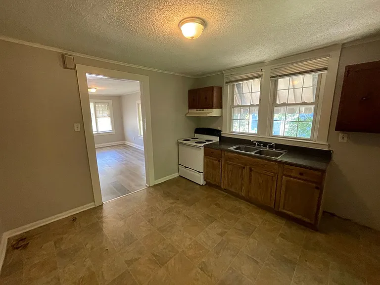 310 W Norment Ave — Photo 5
