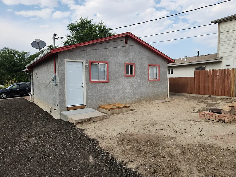 Sierra St — Photo 2