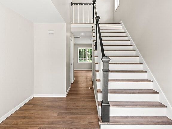 4th image of 93 Rockland Rd #2