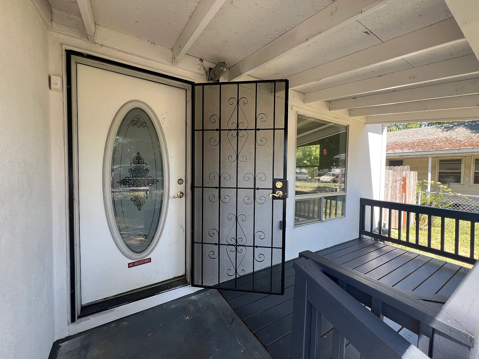 3 bed, 1200 sqft, $2,100 — Photo 2