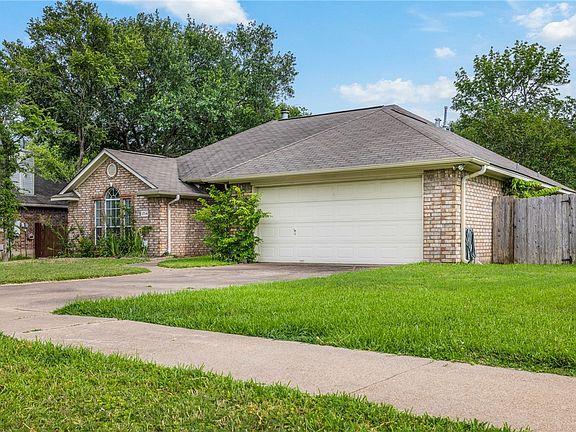 4th image of 1704 Starling Dr