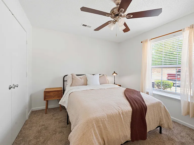 Britt Lake Apartments — Photo 28