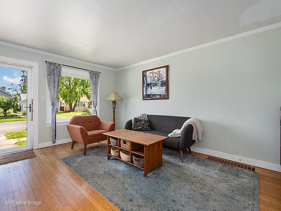 4th image of 3546 N Ozark Ave