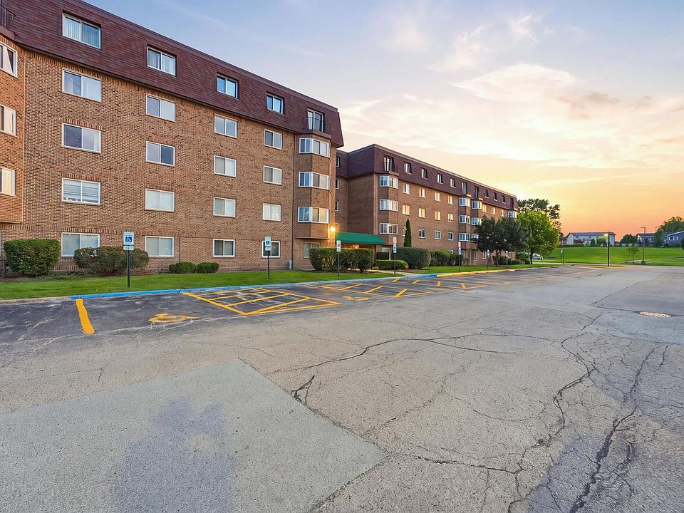1st image of 300 S Roselle Rd APT 522