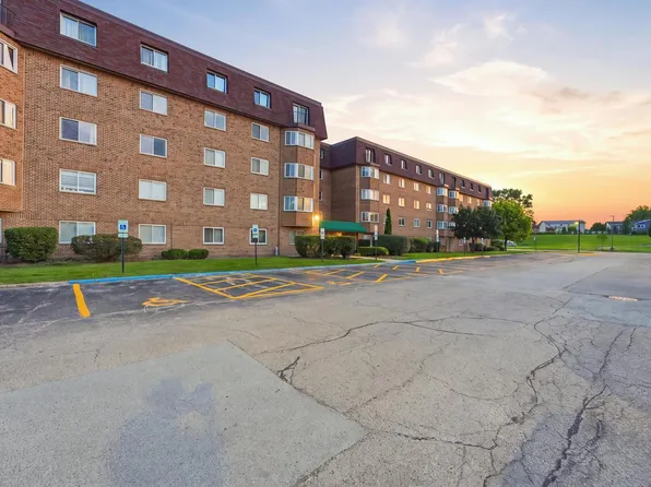 300 S Roselle Rd APT 522, Schaumburg, IL 60193