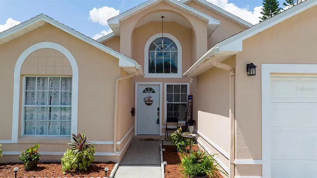 3 bed, 2.0 bath, 1344 sqft, $2,750 — Photo 2