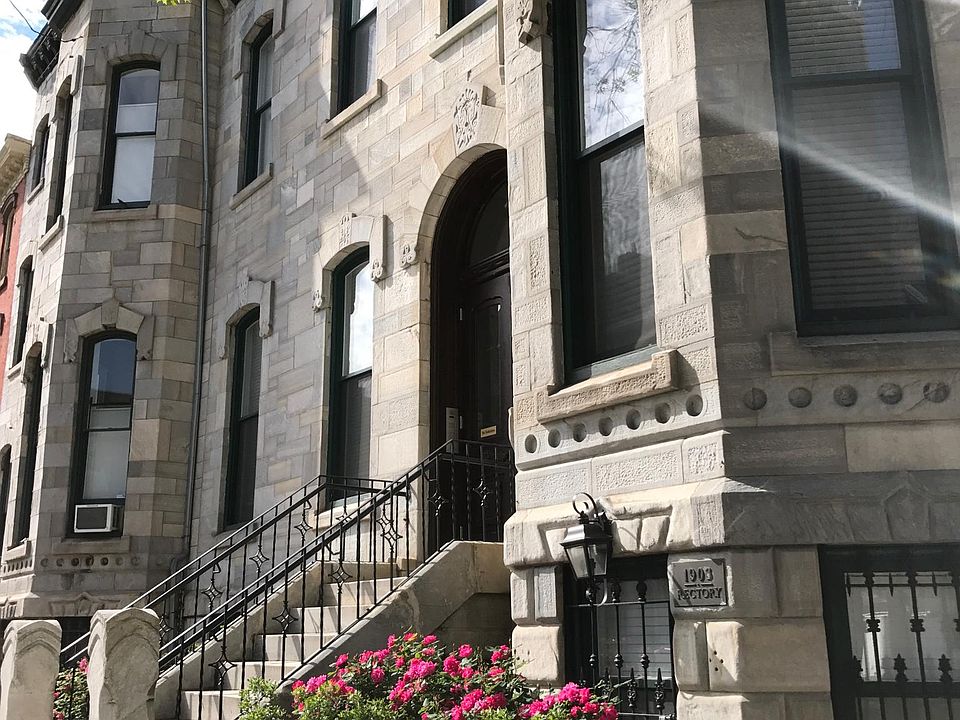 Front of Historic Building 1903 Sp Garden