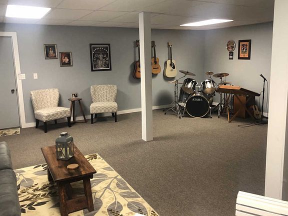 3rd image of 309 Whitehaven Dr
