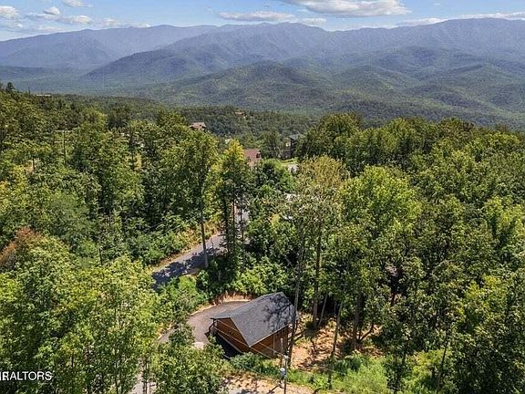 2nd image of 844 Pine Top Ln