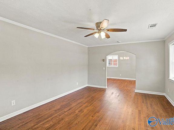 5th image of 921 8th Ave SE